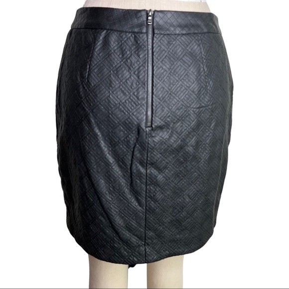 Faux leather skirt 4 - Picture 3 of 4